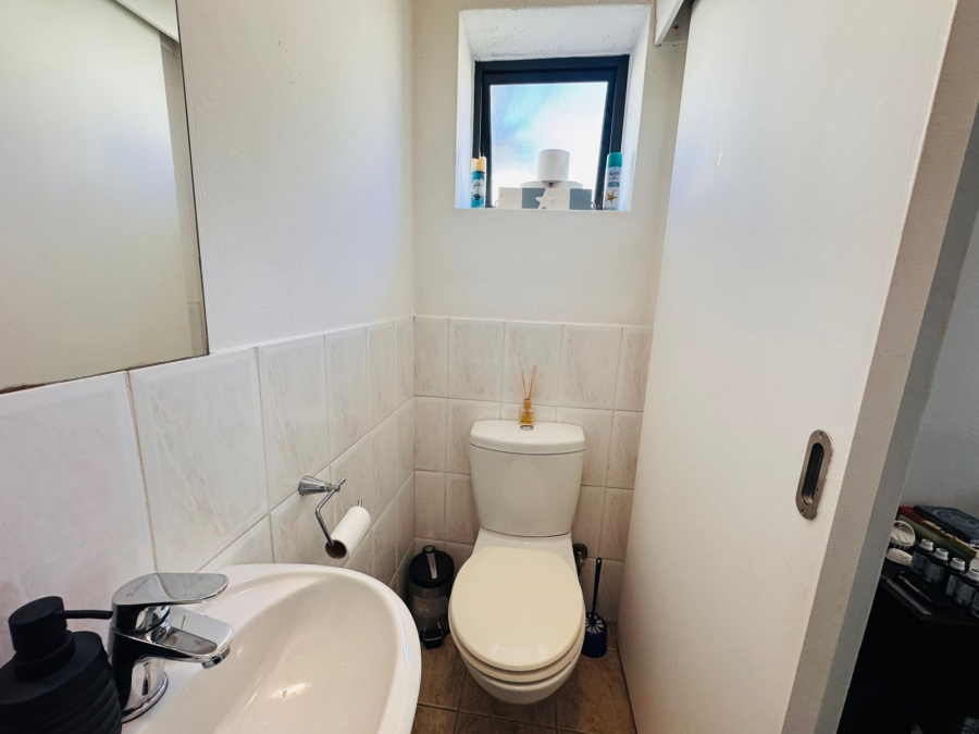 2 Bedroom Property for Sale in Somerset West Mall Triangle Western Cape